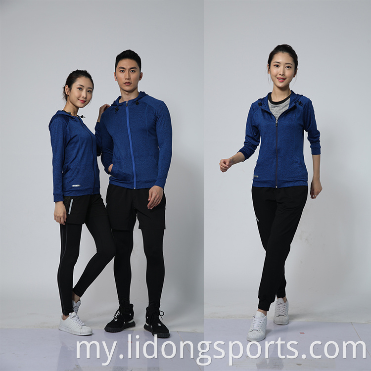 Custom နောက်ဆုံးပေါ်ဒီဇိုင်းအလွတ် jogging အားကစားဝတ်စုံများအားကစားဝတ်စားဆင်ယင်မှုအားကစားဝတ်စုံများ